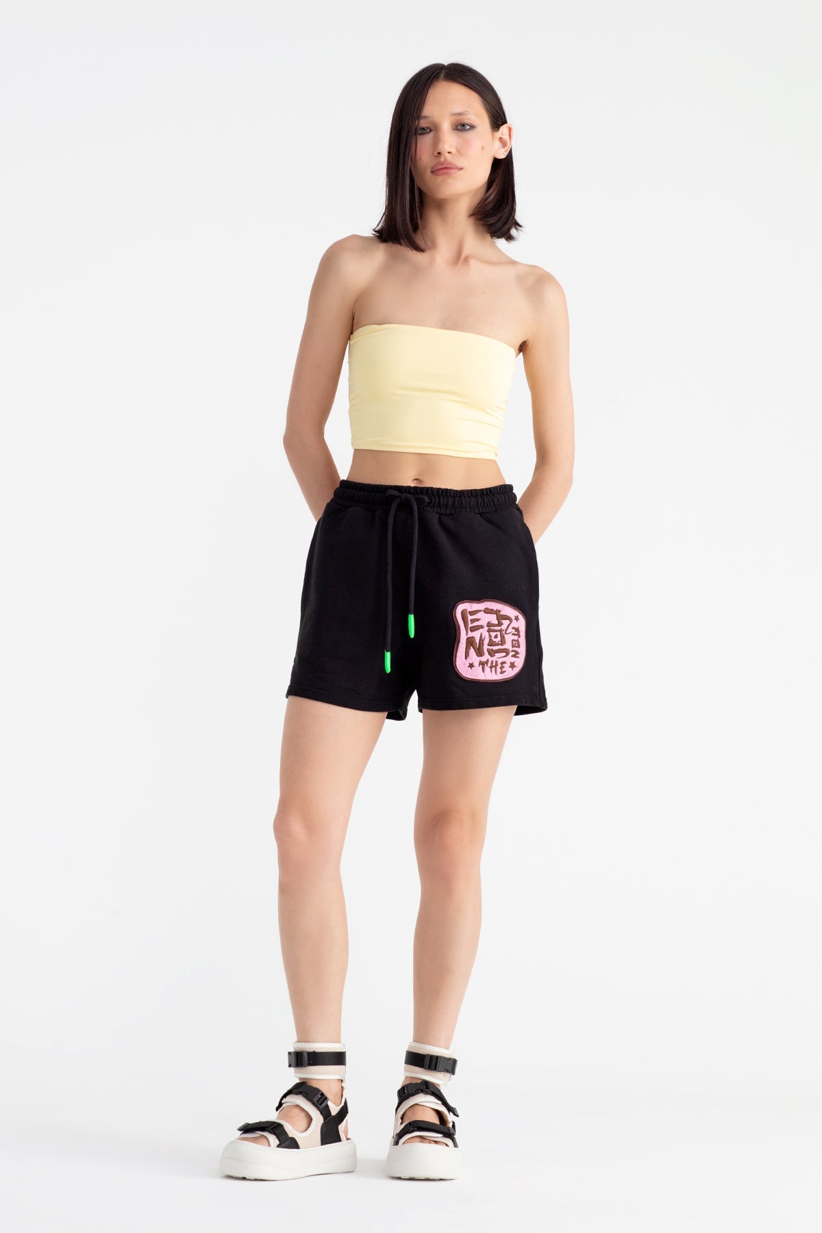 NERO SHORTS 11444